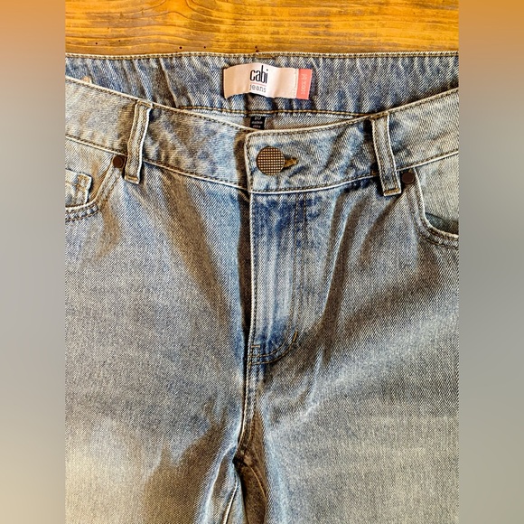 Cabi 100% Boyfriend Distressed Jeans NWOT - Picture 2 of 7